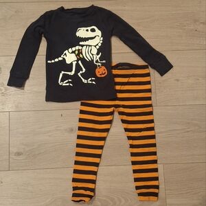 5/$25 Carter's Black and Orange Dinosaur Skeleton Pajamas - 2T